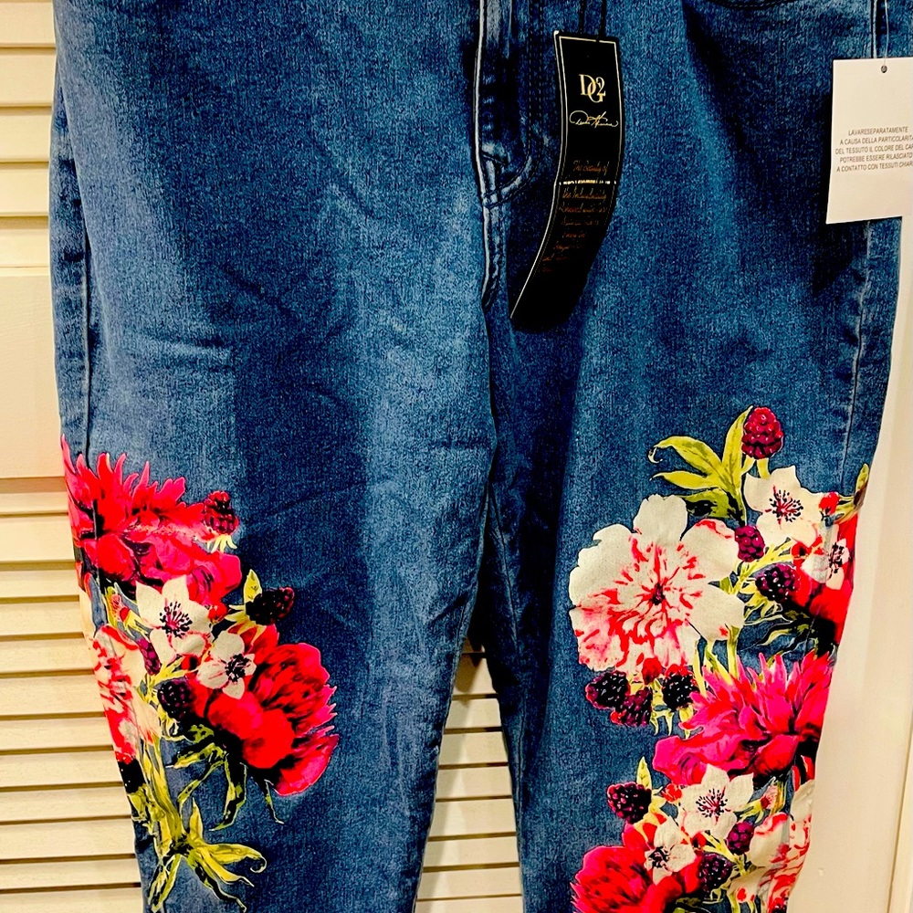 DG2 Hand Painted Floral Design Jeans . Size 14 Petite $25
